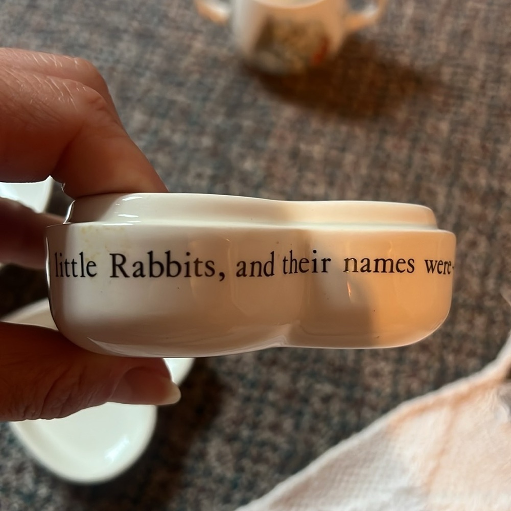 Peter Rabbit Wedgewood nursery set and trinket dish - Picture 8 of 14